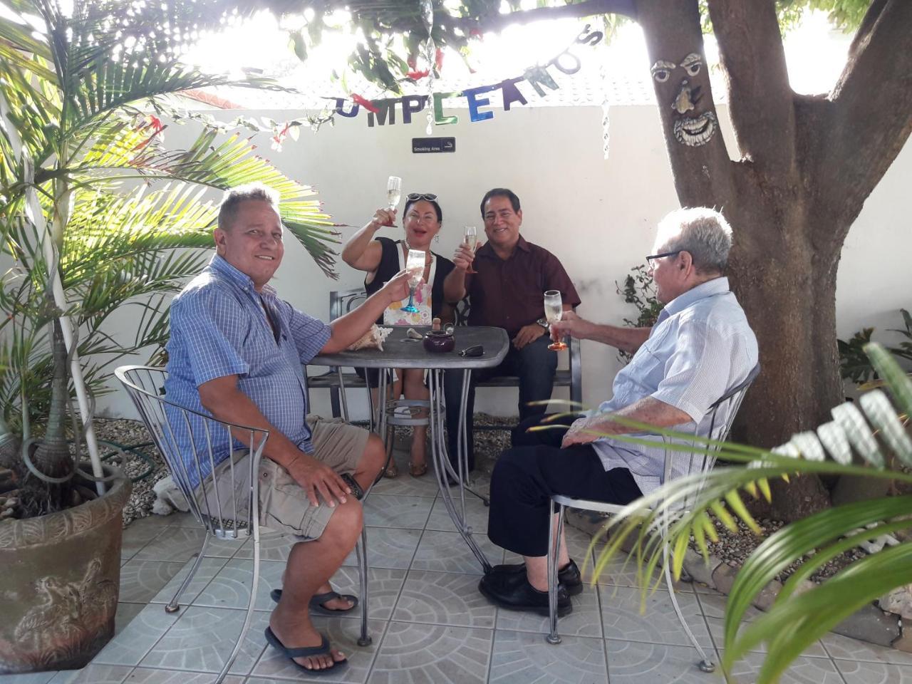 אורנג'סטאד Aruba Harmony Apartments חדר תמונה